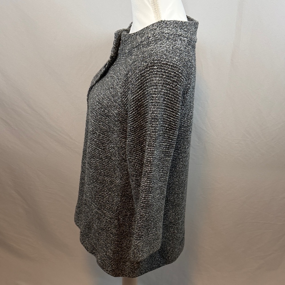 Chic Gray Buttoned Women's Poncho - Picture 4 of 9